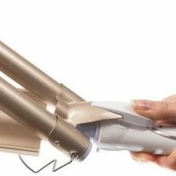 Merkloos Professional - Golvenkrultang - Keramische Drievoudige Krultang - Golvenkrultang - Wafeltang - Haarkruller Krultangen - Hair Curler - Wave Krultang - Magische Ijzeren Stijltang - Curling Iron - Haar Stijlen - 45 W - Wit / Beige -Babyliss Shop 550x249 3