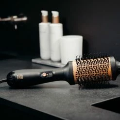 IONIC Beauty Volumax - Föhnborstel - Volume Borstel - 1000W - Zwart/Goud - Fris, Glanzend En Volumineus Haar In Enkele Minuten! -Babyliss Shop 550x396 1